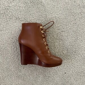 Gorgeous, brown wedge heels with gold accents